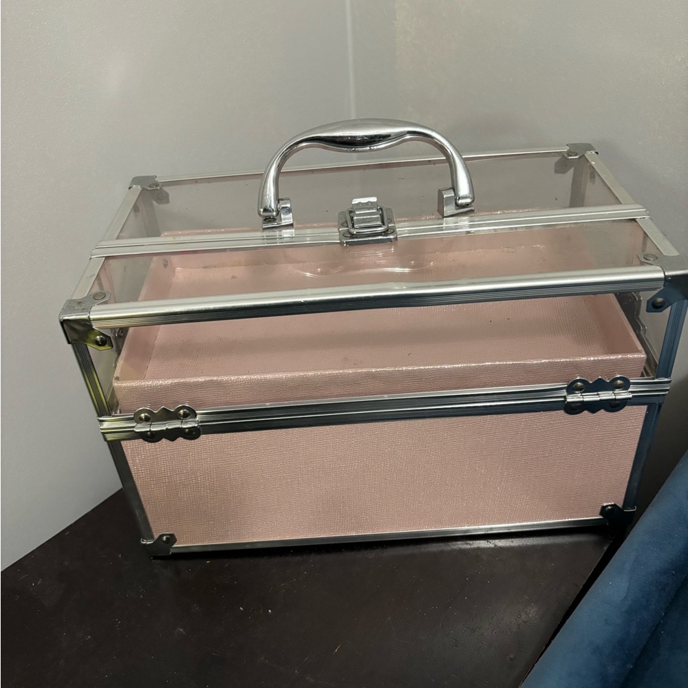 Pink Makeup Organizer with Metal Structure and Hinged Lid